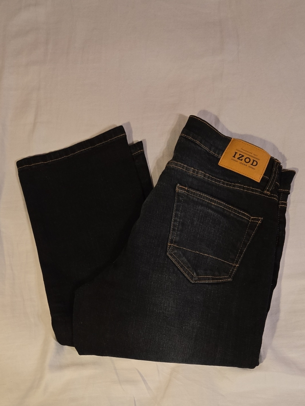 Izod Men's Dark Indigo Straight, Relaxed Fit Jeans. 30x32. 98% Cotton 2% Spandex